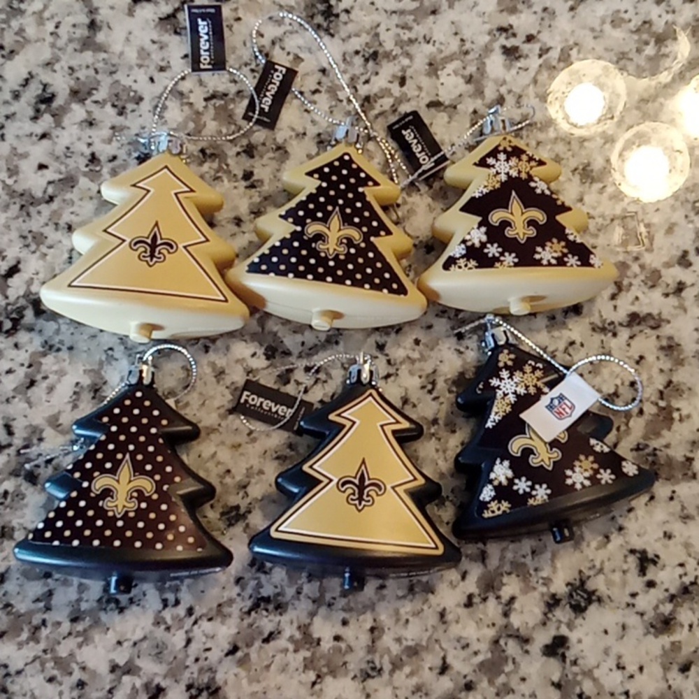 Forever Collectibles Black and Gold Holiday Ornaments